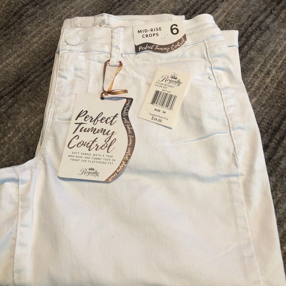 Royalty For Me Tummy Control Mid Rise Crops white size 6